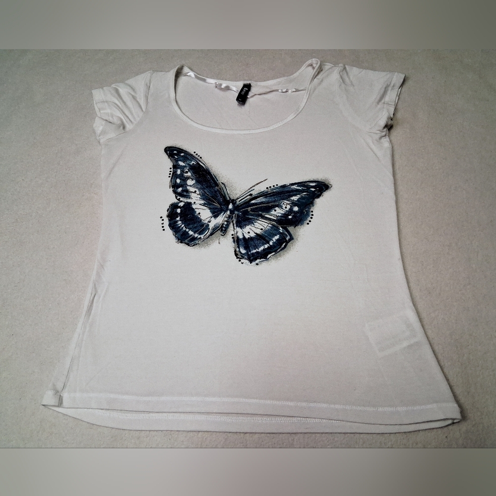 Chic White Butterfly Print Tee